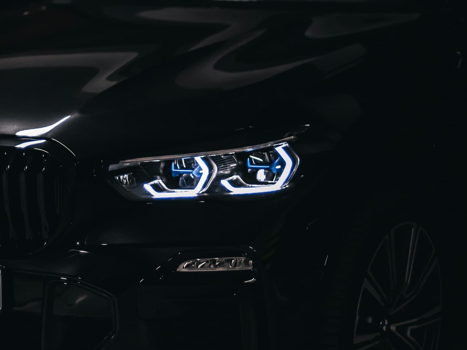 2021 BMW X5 M50i Laserlight headlight detail